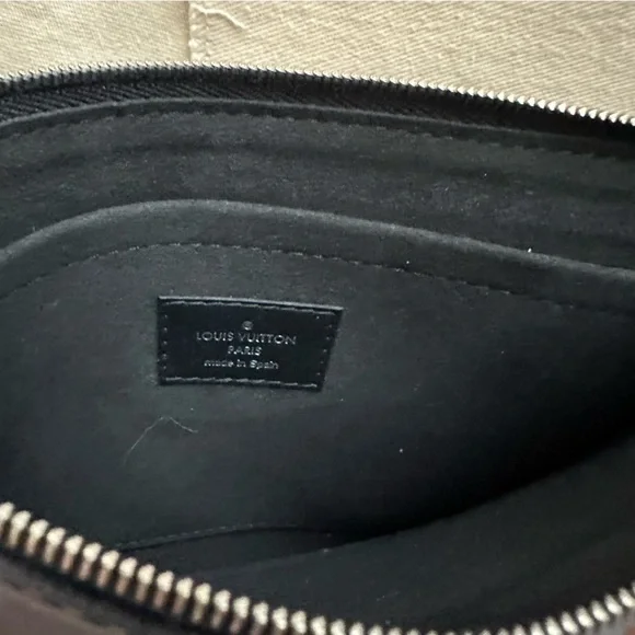 LV Epi Neverfull Pouchette - Picture 12 of 13